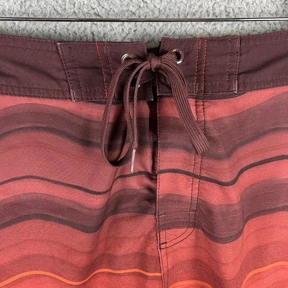 Prana Breathe Sediment Board Shorts Mens 38 Burgundy Red Striped 10" Inseam - Picture 2 of 13